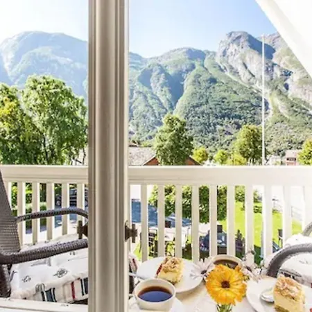 Vik Hotel 3*
