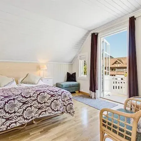 Vik Hotel 3*
