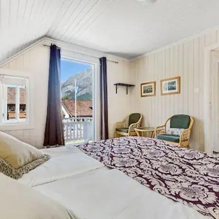 Vik Hotel 3*