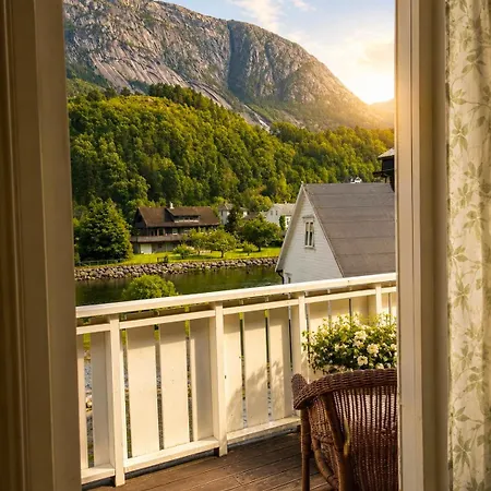 Vik Hotel 3*