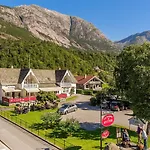 Vik Hotel 3*